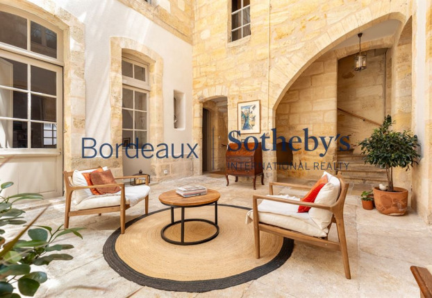 Appartement 8 pièces 270 m² · à Hôtel de Ville-Quinconce-Saint Seurin-Fondaudège, Bordeaux · 270 m² · 1 670 000 €