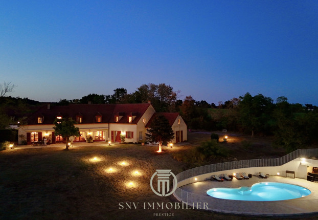 Maison 11 pièces 588 m² · à Moulins · 588 m² · 1 100 000 €