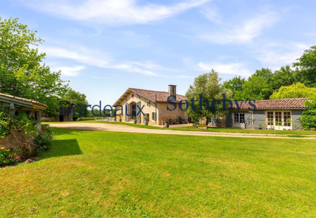 Maison 7 pièces 240 m² · à Bordeaux · 240 m² · 749 000 €