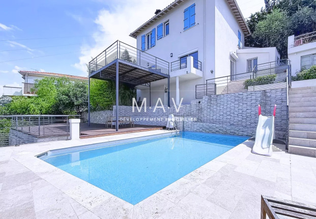 Maison 5 pièces 144 m² · à Aspremont · 144 m² · 1 090 000 €