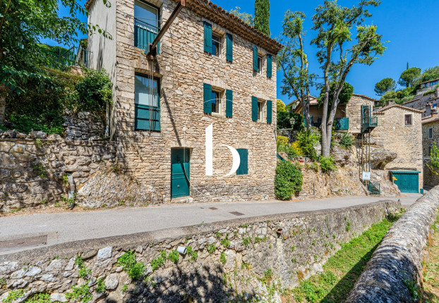 Maison 8 pièces 217 m² · à Barjac · 217 m² · 495 000 €