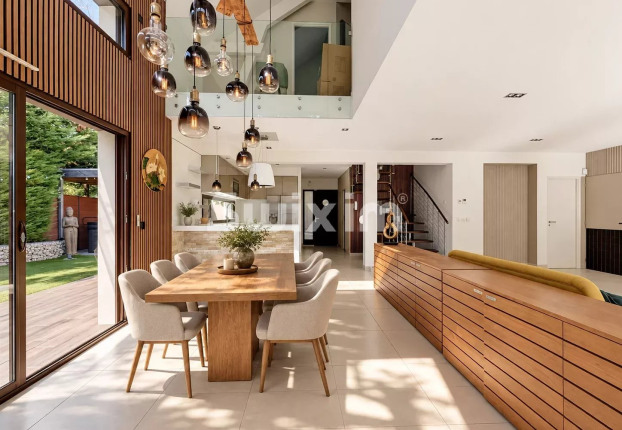 Maison 6 pièces 190 m² · à Prévessin-Moëns · 190 m² · 995 000 €