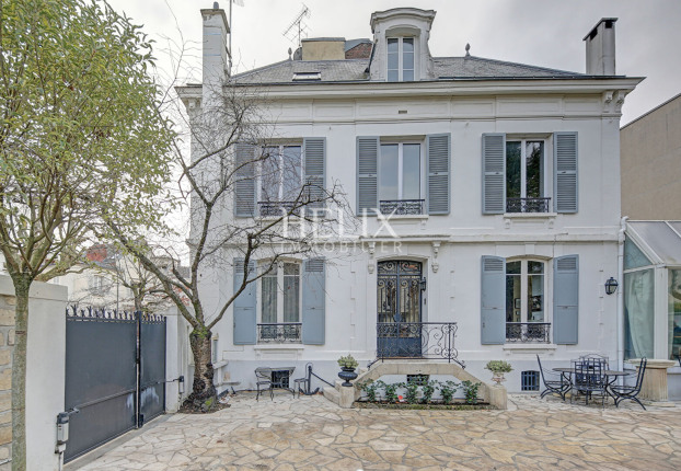 Maison 9 pièces 250 m² · à Le Vésinet · 250 m² · 2 560 000 €