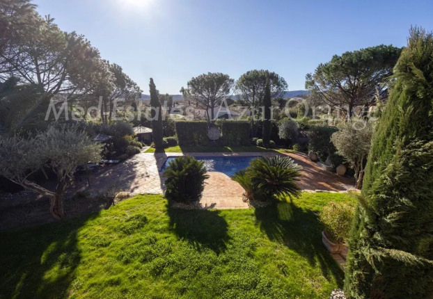 Maison 9 pièces 234 m² · à Grimaud · 233,8 m² · 2 475 000 €