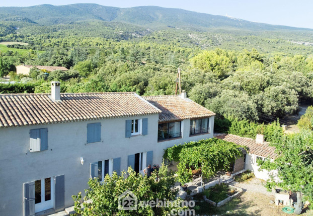 Maison 9 pièces 245 m² · à Bédoin · 245 m² · 674 500 €