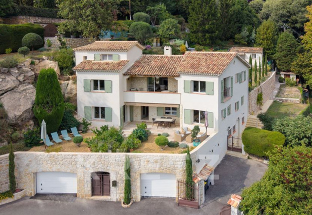 Maison 6 pièces 379 m² · à Vence · 378,5 m² · 1 995 000 €