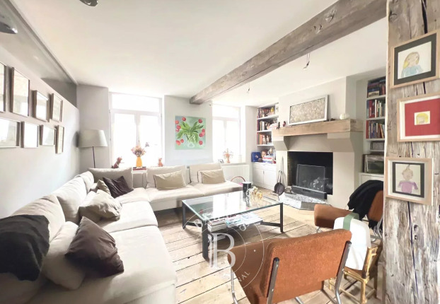 Maison 9 pièces 290 m² · à Avelin · 290 m² · 749 000 €