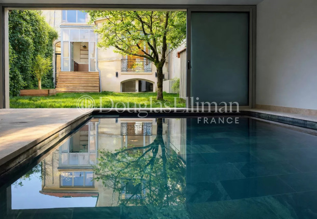 Maison 15 pièces 343 m² · à Bordeaux · 343,4 m² · 2 400 000 €