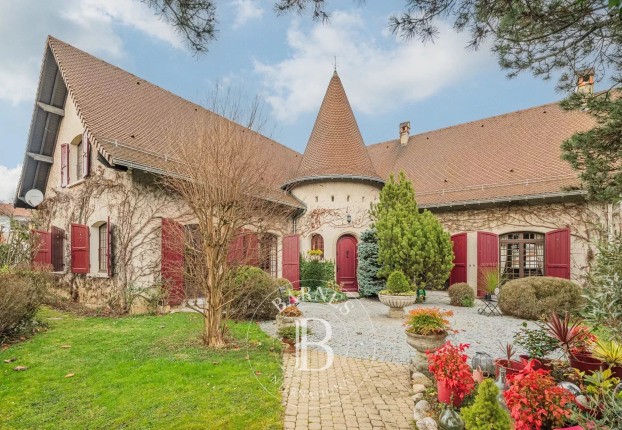 Maison 7 pièces 360 m² · à Voiron · 360 m² · 1 090 000 €
