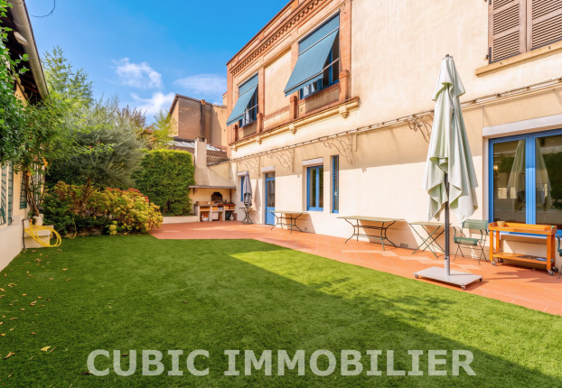 Maison 9 pièces 238 m² · à Villefranche-sur-Saône · 238 m² · 730 000 €
