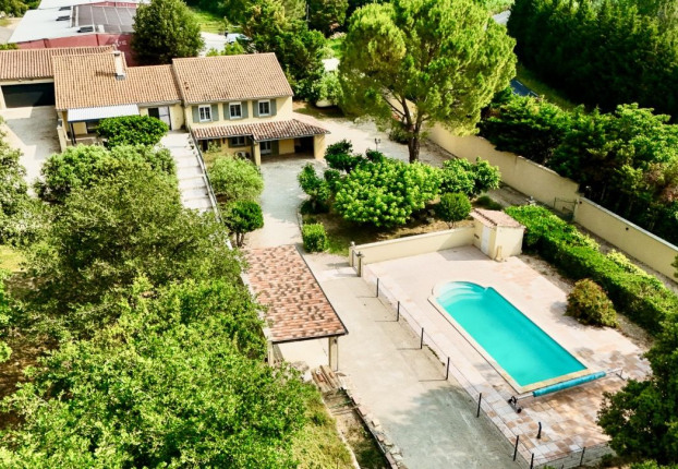 Maison 8 pièces 217 m² · à Vacqueyras · 217 m² · 630 000 €