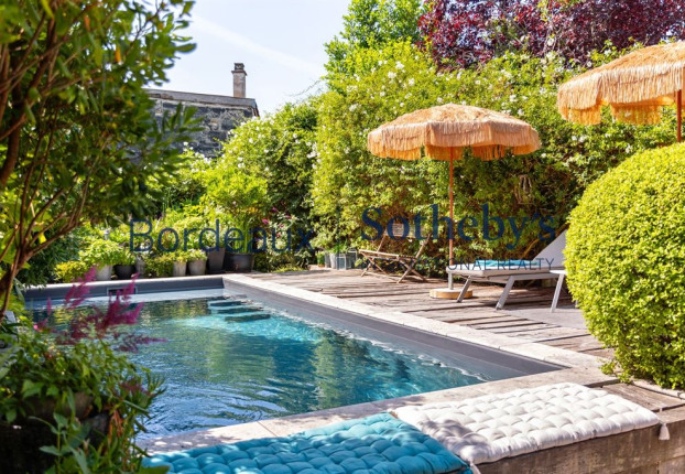 Maison 7 pièces 164 m² · à Hôtel de Ville-Quinconce-Saint Seurin-Fondaudège, Bordeaux · 164 m² · 1 095 000 €