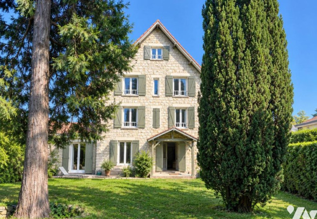 Maison 8 pièces 240 m² · à Fontainebleau · 240 m² · 1 250 000 €