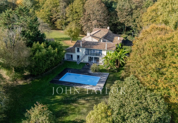 Maison 14 pièces 455 m² · à Latresne · 455 m² · 1 565 000 €