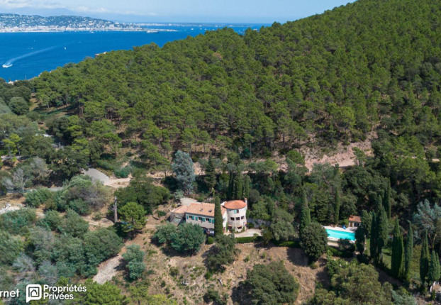 Maison 7 pièces 220 m² · à Théoule-sur-Mer · 220 m² · 1 200 000 €