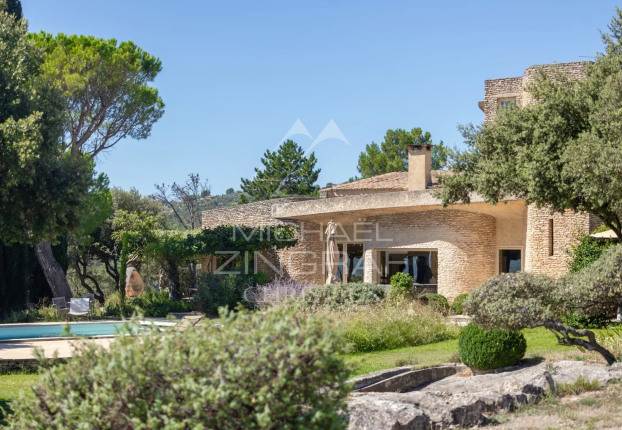 Maison 9 pièces 296 m² · à Gordes · 296 m² · 2 400 000 €