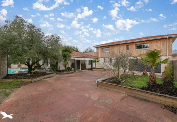 Maison 8 pièces 270 m² · à Salles · 270 m² · 797 000 €
