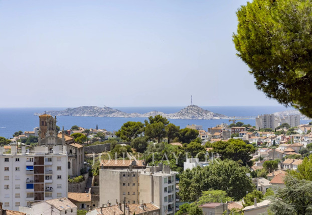 Maison 3 pièces 103 m² · à Le Roucas Blanc, Marseille 7ème · 102,6 m² · 1 500 000 €