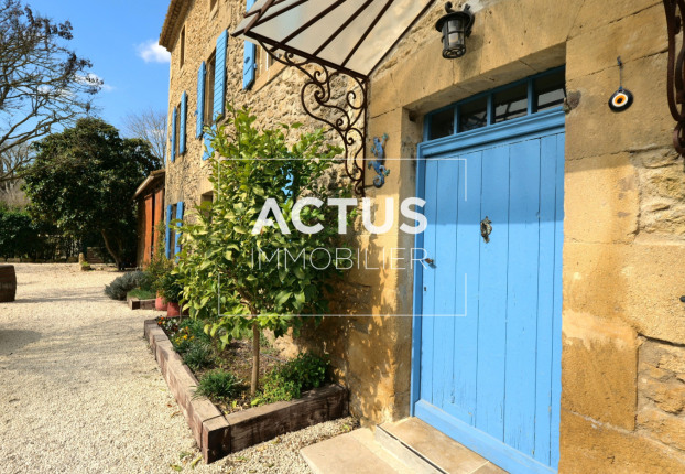 Maison 8 pièces 232 m² · à Cornillon-Confoux · 232 m² · 860 000 €