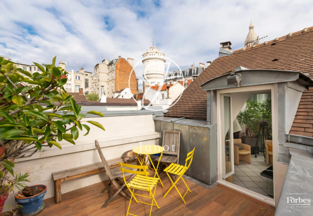 Appartement 6 pièces 161 m² · à Paris 18e · 161,2 m² · 2 100 000 €