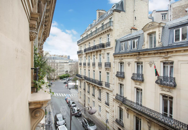 Appartement 5 pièces 145 m² · à Paris 16ème · 145 m² · 2 340 000 €
