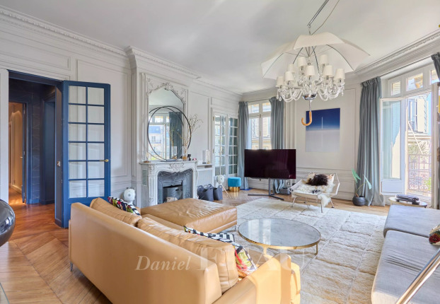 Appartement 6 pièces 220 m² · à Courcelles-Wagram, Paris 17ème · 220,4 m² · 3 300 000 €