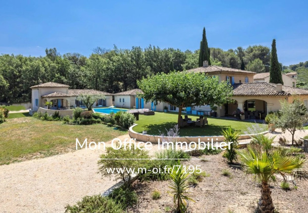 Maison 10 pièces 360 m² · à Mimet · 360 m² · 1 800 000 €