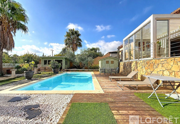 Maison 6 pièces 165 m² · à La Crau · 164,8 m² · 609 000 €