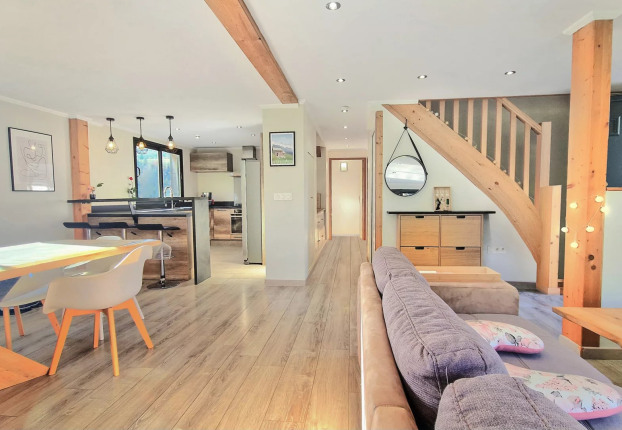 Maison 9 pièces 175 m² · à Mijoux · 175 m² · 515 000 €
