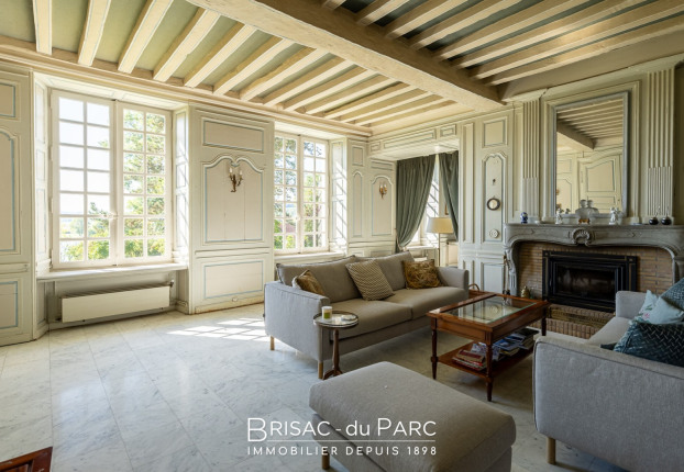 Maison 10 pièces 235 m² · à Montsaugeon · 235 m² · 530 000 €