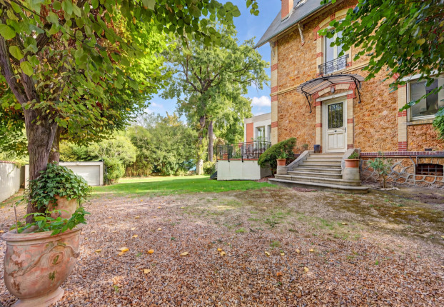 Maison 9 pièces 226 m² · à Saint-Germain-en-Laye · 226,1 m² · 2 290 000 €