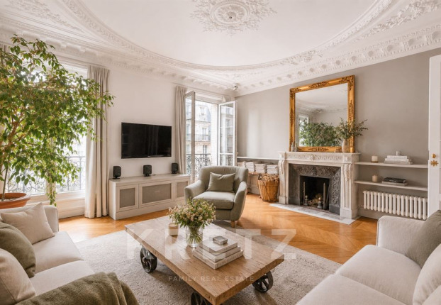 Appartement 6 pièces 182 m² · à Mairie, Paris 8ème · 182 m² · 2 100 000 €