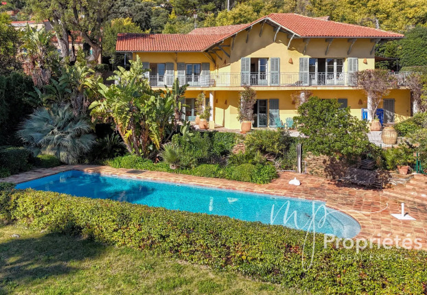 Maison 12 pièces 300 m² · à Rayol-Canadel-sur-Mer · 300 m² · 2 575 000 €
