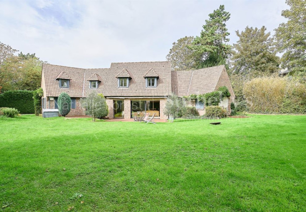 Maison 8 pièces 232 m² · à Croix · 232 m² · 1 425 000 €
