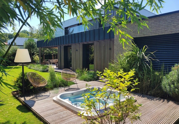 Maison 7 pièces 193 m² · à Croix · 193 m² · 1 080 000 €