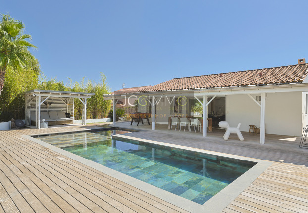 Maison 5 pièces 187 m² · à La Moutonne · 187 m² · 1 090 000 €