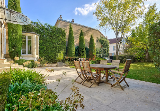 Maison 9 pièces 250 m² · à Le Vésinet · 250 m² · 1 995 000 €