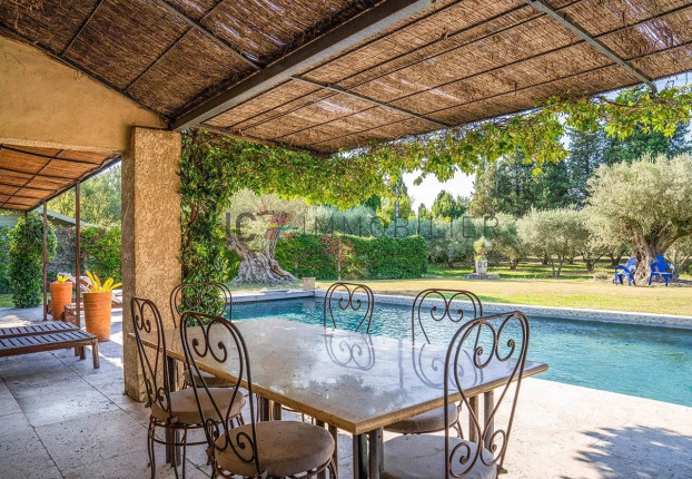 Maison 5 pièces 242 m² · à Saint-Rémy-de-Provence · 242 m² · 2 095 000 €