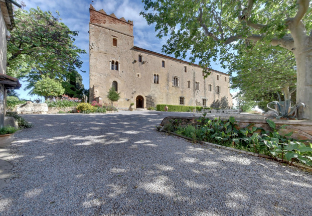 Maison 20 pièces 2199 m² · à Passa · 2 199 m² · 2 350 000 €