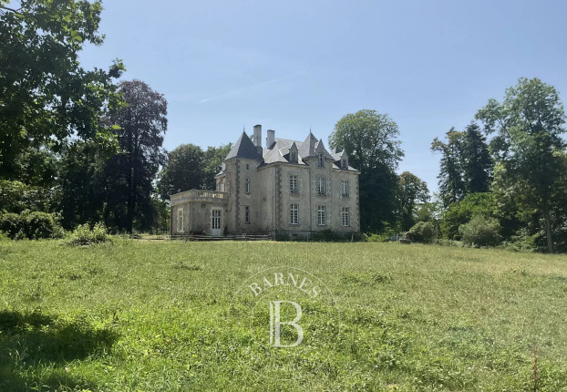 Maison 10 pièces 260 m² · à Pouzauges · 260 m² · 700 000 €