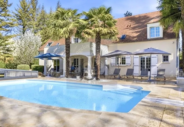Maison 10 pièces 284 m² · à Fontainebleau · 284 m² · 1 199 000 €