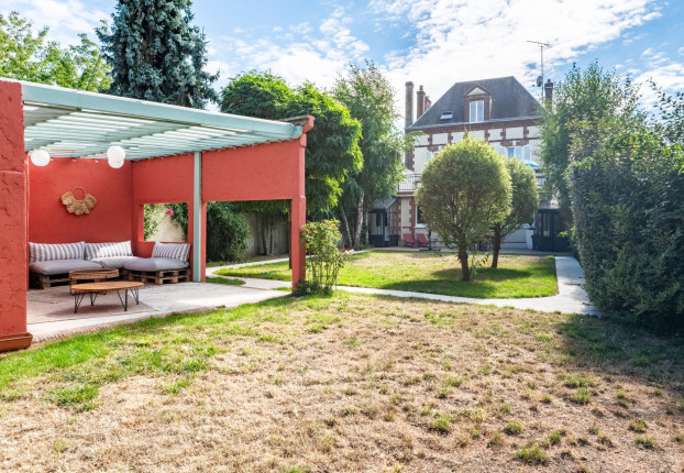 Maison 10 pièces 188 m² · à Nogent-le-Roi · 188 m² · 603 000 €