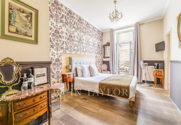 Maison 9 pièces 310 m² · à Hôtel de Ville-Quinconce-Saint Seurin-Fondaudège, Bordeaux · 310 m² · 1 605 000 €