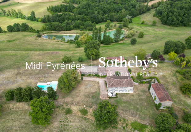 Maison 10 pièces 270 m² · à Castelnau-de-Montmiral · 270 m² · 940 000 €