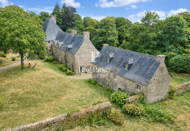 Maison 13 pièces 460 m² · à Guémené-sur-Scorff · 460 m² · 830 000 €