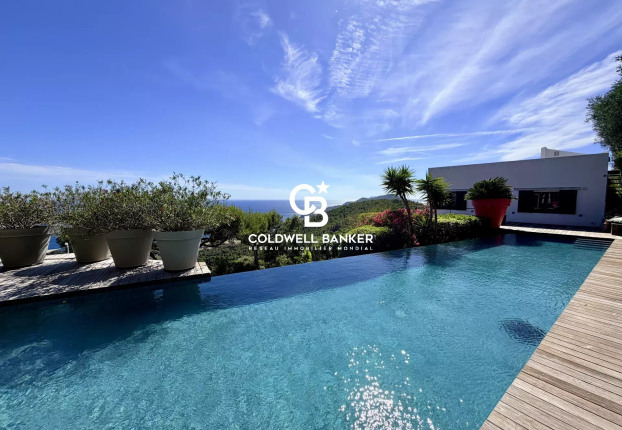 Maison 8 pièces 300 m² · à Hauteurs de Carqueiranne, Carqueiranne · 300 m² · 2 490 000 €