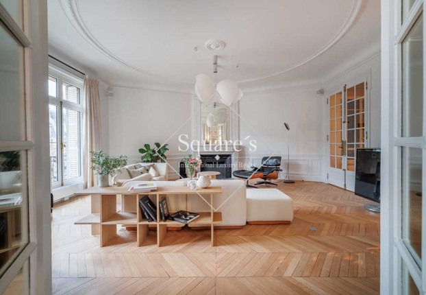 Appartement 7 pièces 271 m² · à Paris · 271 m² · 4 950 000 €