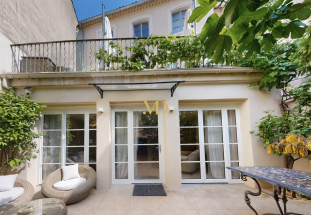 Maison 6 pièces 210 m² · à L'Isle-sur-la-Sorgue · 210 m² · 1 290 000 €