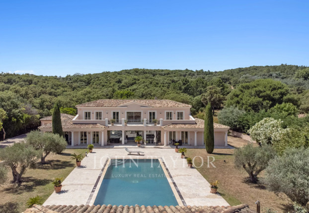 Maison 10 pièces 400 m² · à Grimaud · 400 m² · 3 950 000 €