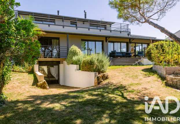 Maison 10 pièces 330 m² · à L'Houmeau · 330 m² · 2 500 000 €